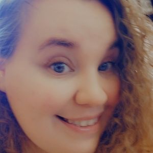 Meet your Posher, Caitlin